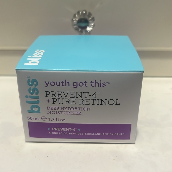 NWB 💜 Bliss Youth Got This Moisturizer - Picture 4 of 8